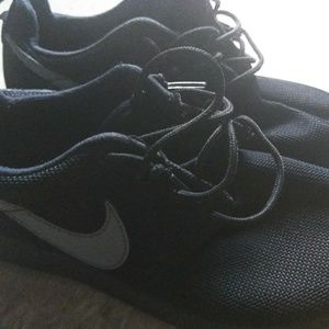 Nike women's running walking sneakers sz 6y